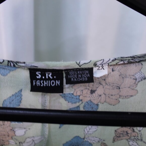 Elegant Floral Lace-Trim Blouse - Picture 11 of 11